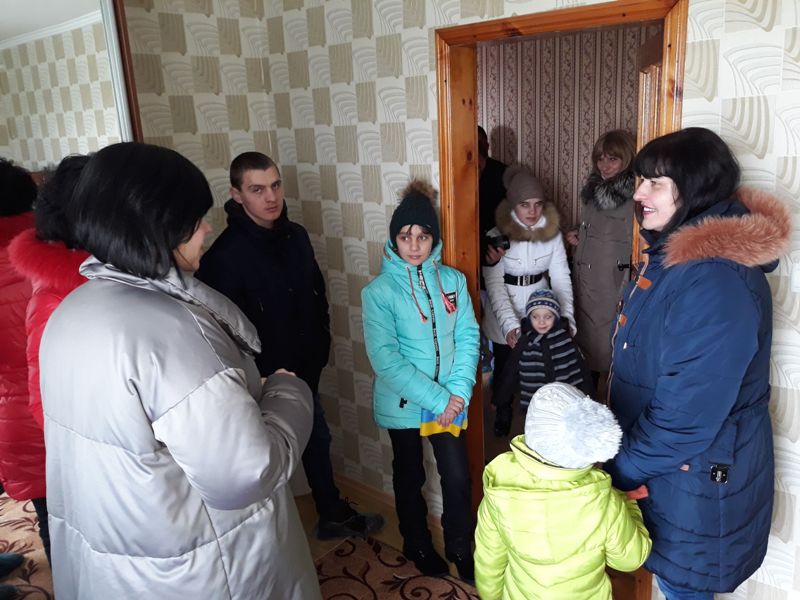 Открытие детского дома семейного типа в Тарутино: приемная семья получила просторную двухэтажную квартиру
