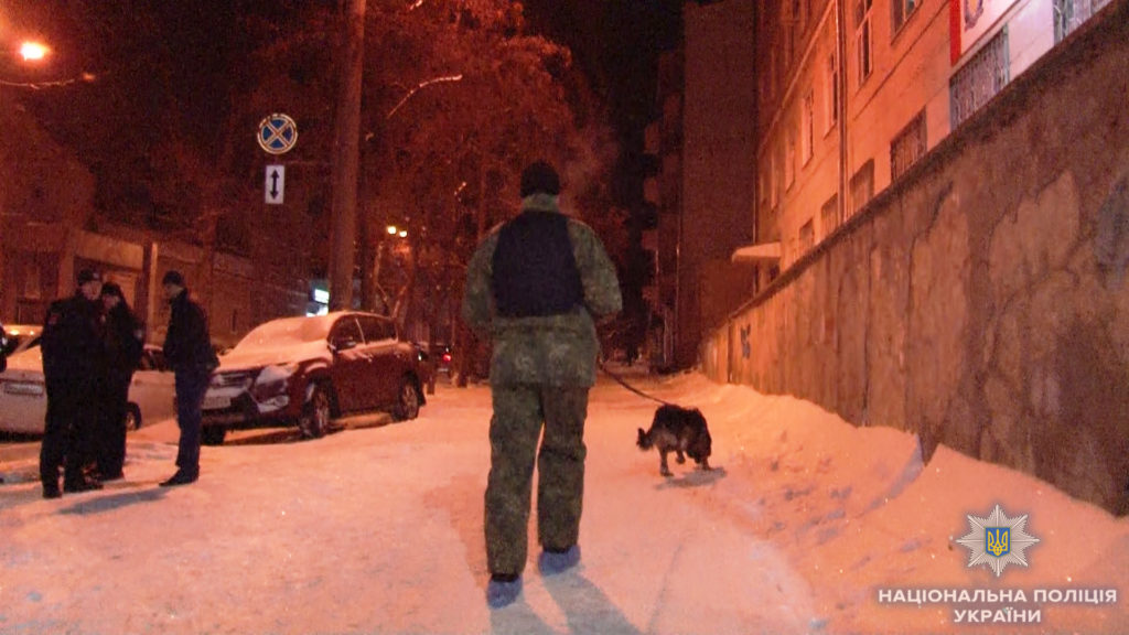 В Одессе полицейские обнаружили в квартире обезглавленное тело молодой женщины.