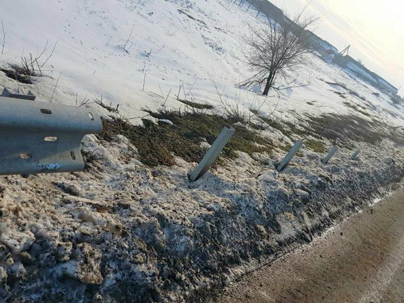 На трассе Одесса-Рени неизвестные стащили 40 метров барьерного ограждения