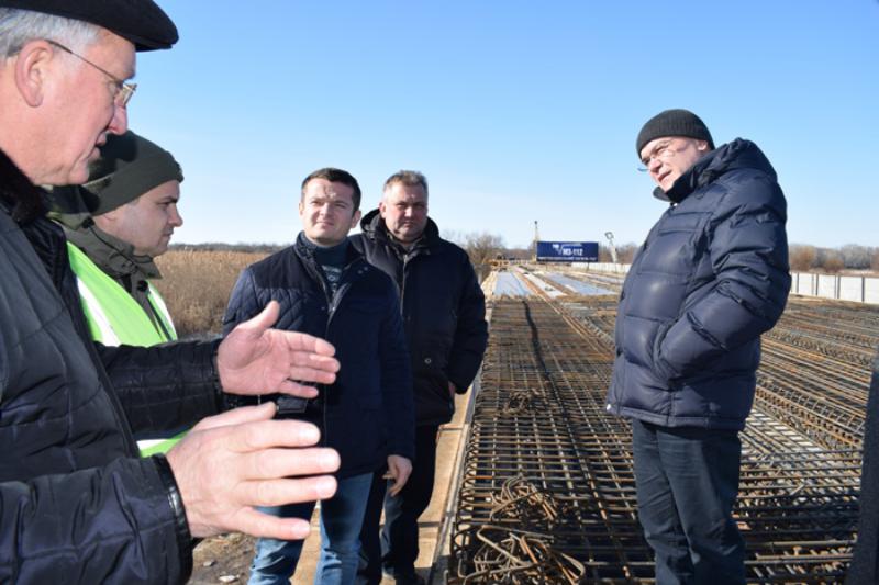 Глава облавтодора проинспектировал ход ремонтных работ на мосту возле Паланки на трассе Одесса-Рены.