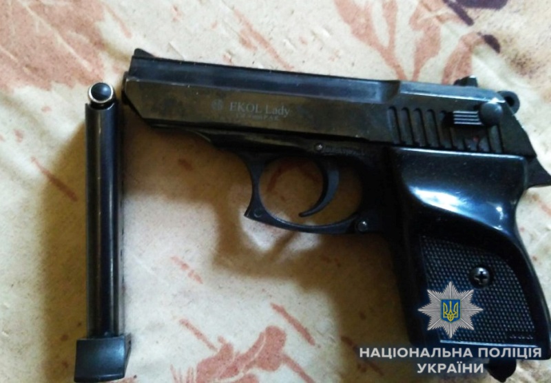 В Болграде у фигуранта уголовного дела при обыске нашли много чего запрещенного