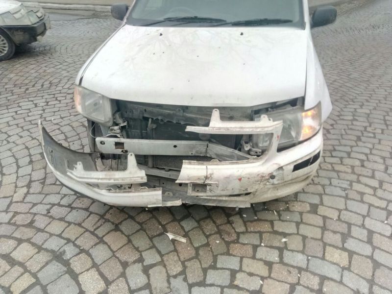 Авария возле памятника Суворову в Измаиле: Toyota не уступила Lexus-у