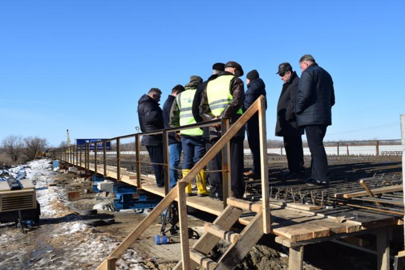 Глава облавтодора проинспектировал ход ремонтных работ на мосту возле Паланки на трассе Одесса-Рены.