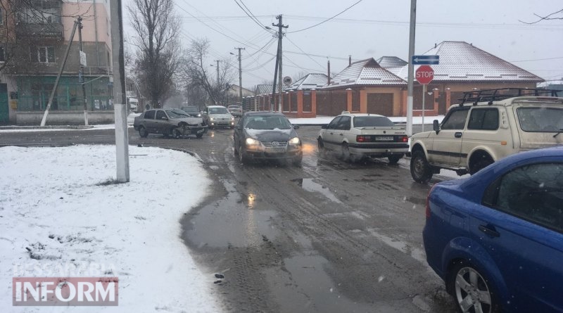В Измаиле из-за человеческой невнимательности и снегопада столкнулись Jeep и Renault