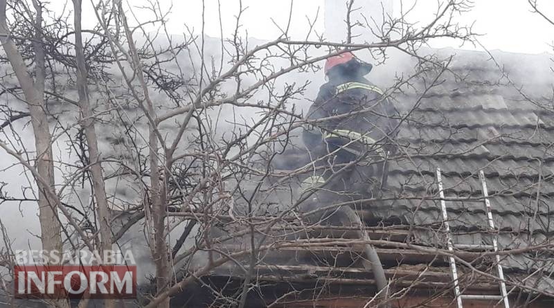 В Измаиле пожарные не дали сгореть частному дому на улице Мичурина