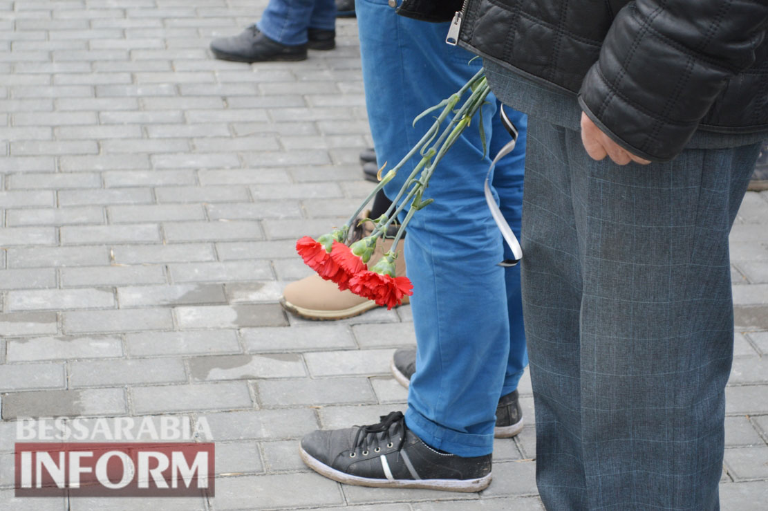 День памяти Небесной Сотни: в Килии возложили цветы к памятнику Героям Украины (фото)