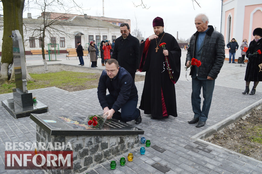 День памяти Небесной Сотни: в Килии возложили цветы к памятнику Героям Украины (фото)