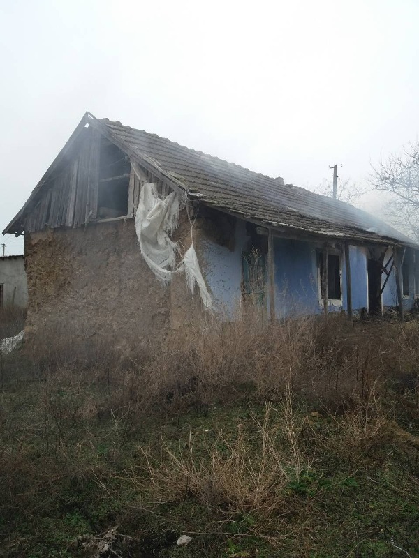 В Саратском районе сгорел нежилой частный дом, используемый под сенохранилище