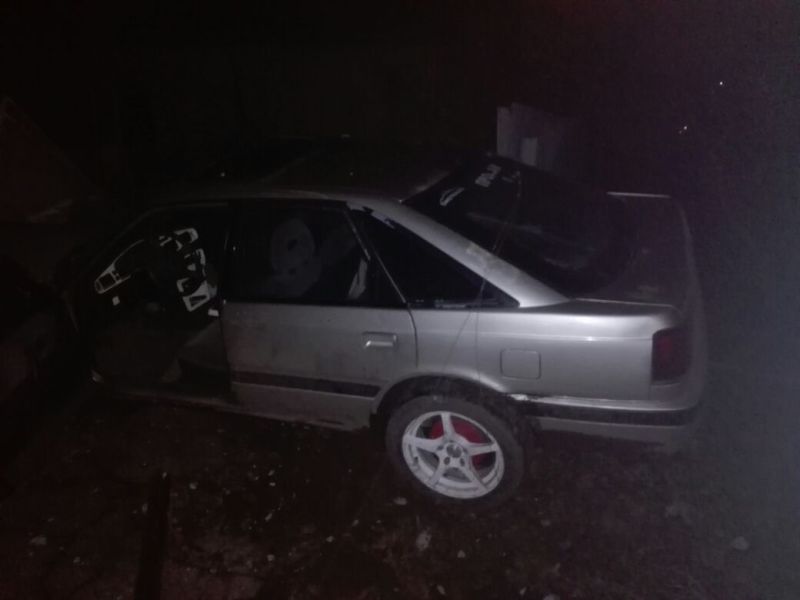 В селе Измаильского района водитель Mazda снес столб, протаранил забор и остался жив