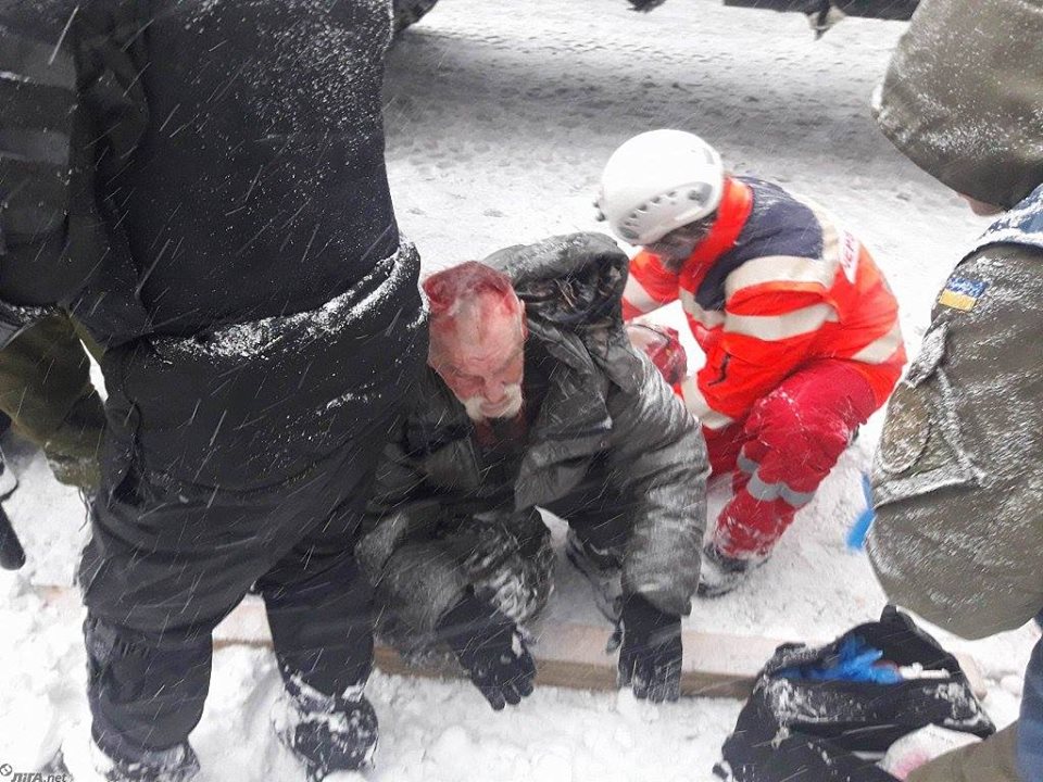 В Киеве под ВР жестко зачистили МихоМайдан. Задержано более 100 человек, есть раненные