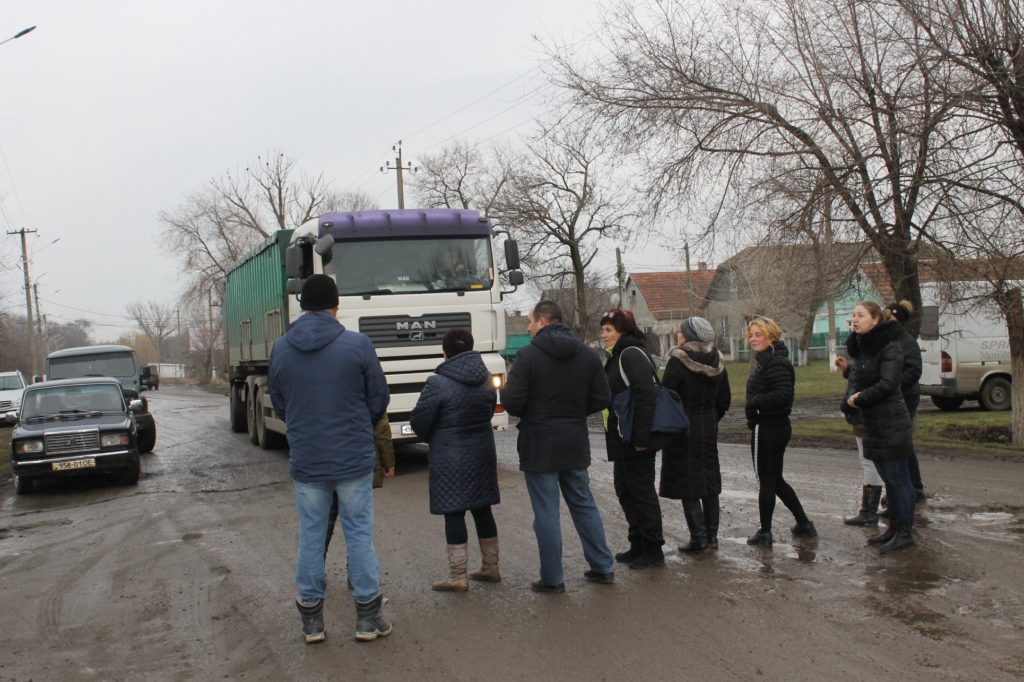 На сходке жителей одной из улиц Арциза власти пообещали ограничить проезд для большегрузов