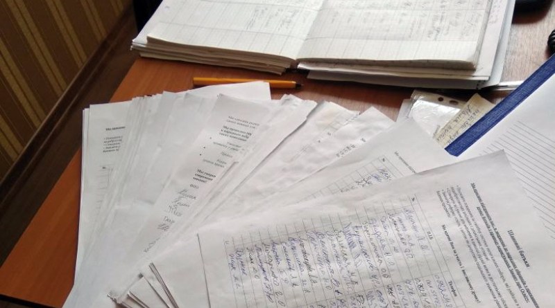Одесские родители передали депутатам собранные подписи с требованием  коррекции реформы образования