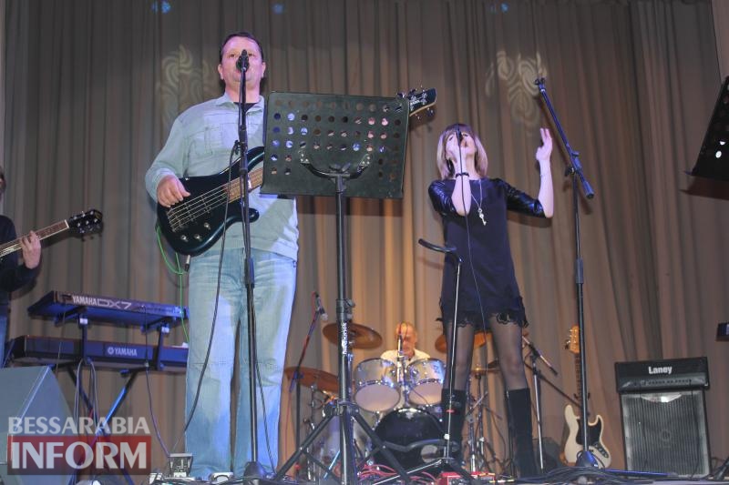 Вокально-инструментальные коллективы Измаила организовали для жителей города Вечер живой музыки