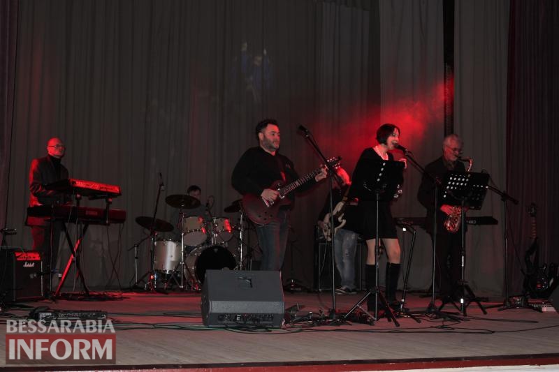 Вокально-инструментальные коллективы Измаила организовали для горожан Вечер живой музыки