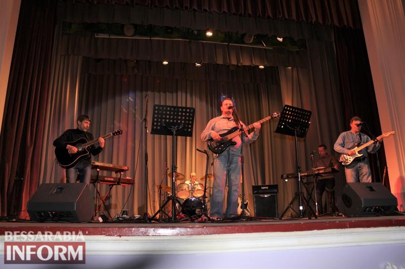 Вокально-инструментальные коллективы Измаила организовали для горожан Вечер живой музыки