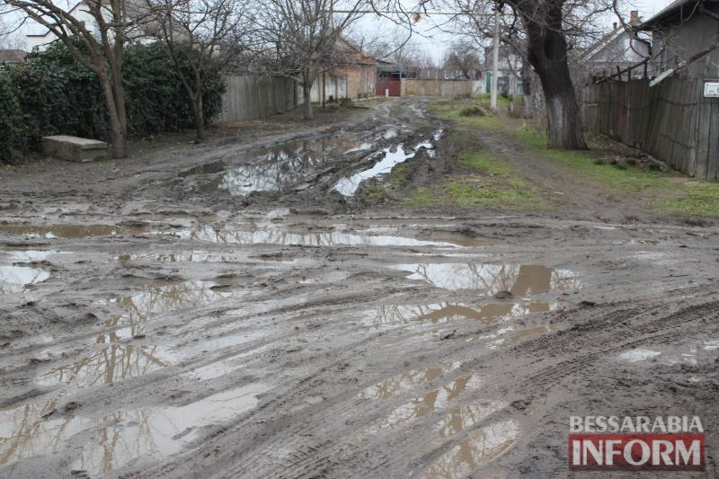 Водно-болотные дороги Измаила: жители Копаной Балки полвека страдают от непроходимой грязи