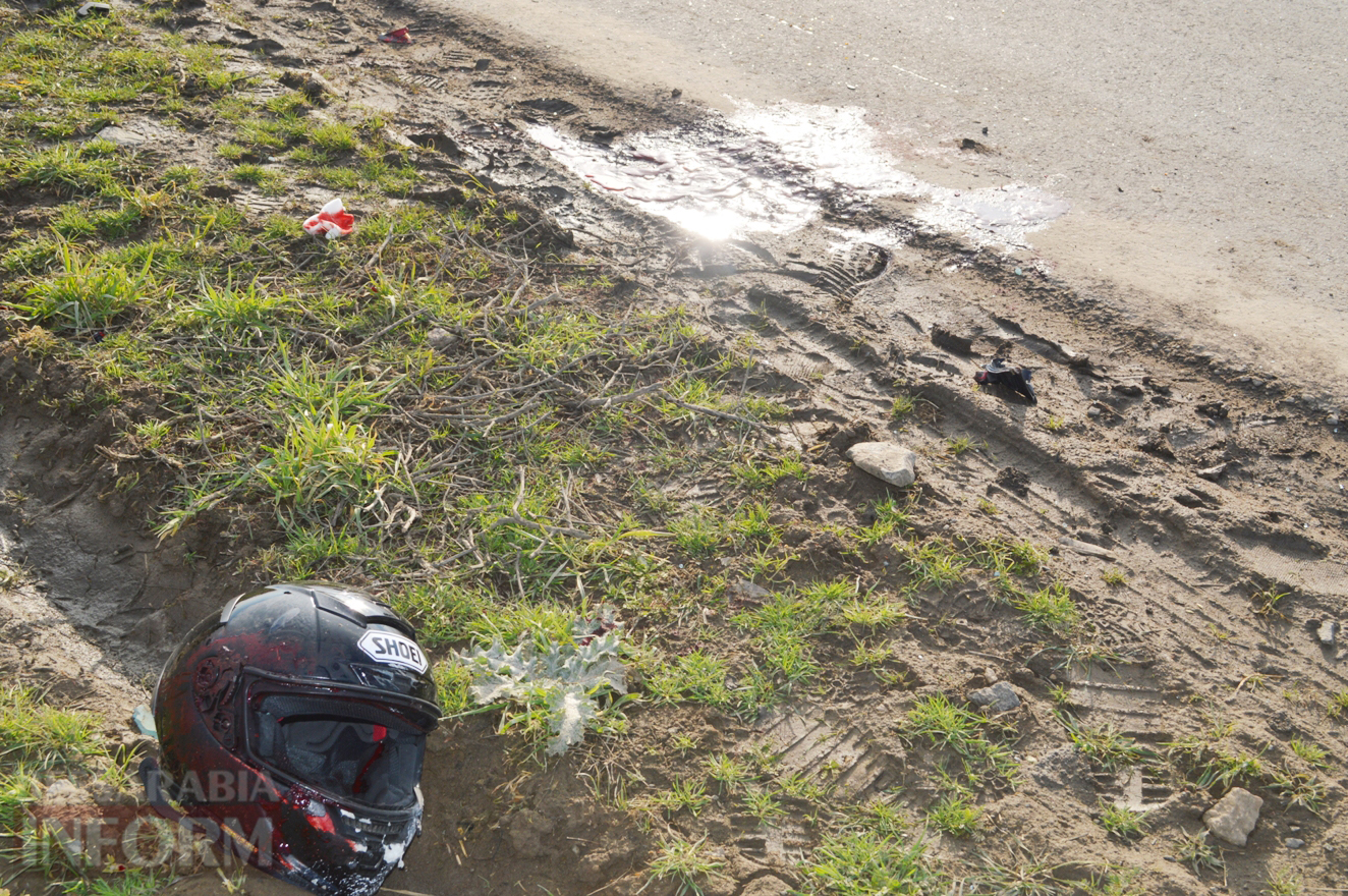На въезде в Килию мотоциклист, двигавшийся на огромной скорости, превратил "Славуту" в груду металла