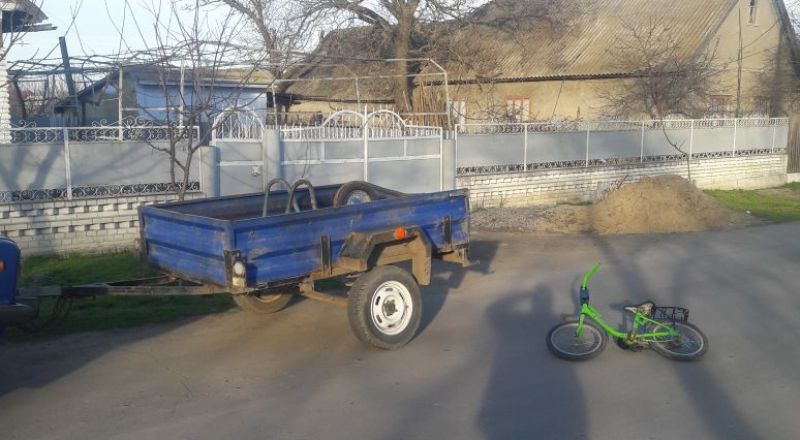 Измаильский р-н: в селе Озерное ребенок на велосипеде попал под прицеп автомобиля