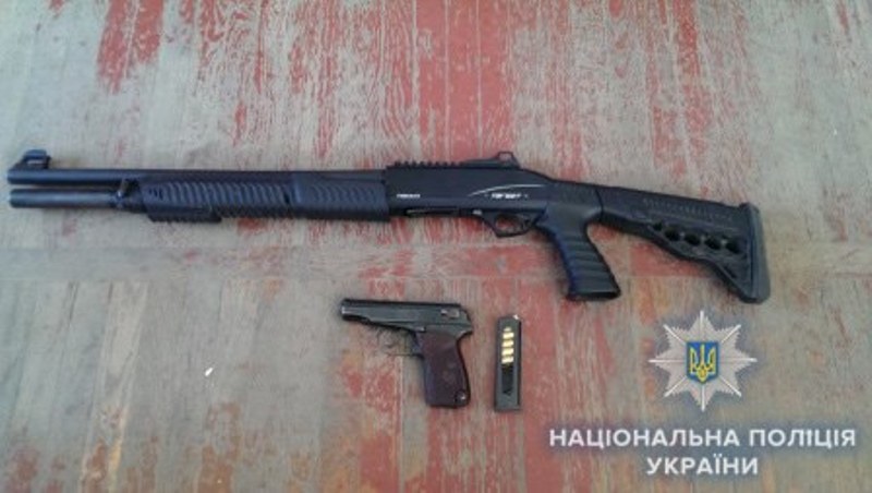 Газовые пистолеты, охотничьи ружья, "травмат" - жители Измаила добровольно сдают оружие