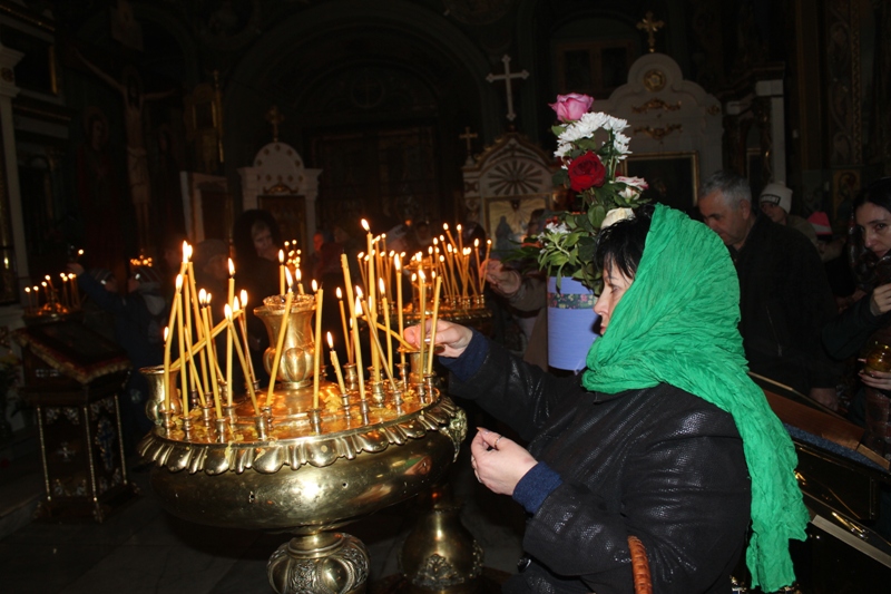Христос воскресе! - православные освятили пасхальные корзины в храмах Измаила