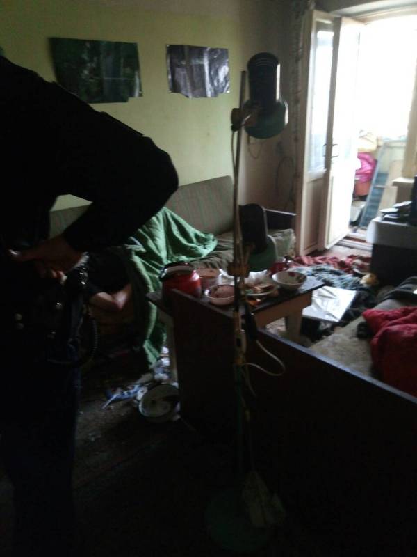 Жители многоэтажки в Измаиле вызвали полицию и спасателей из-за трупного запаха