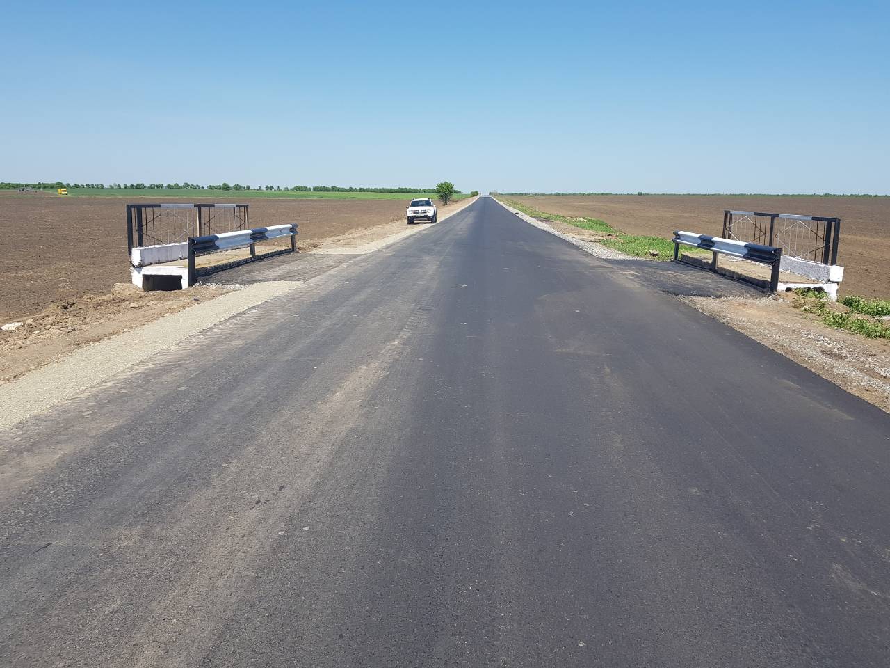 Осталось обустроить обочины - на дороге Ручей-Шевченково полностью завершена укладка асфальта