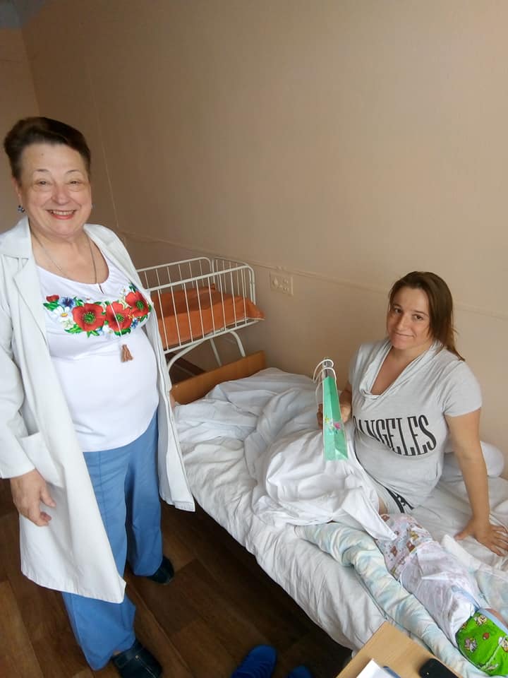 Сотрудники килийского роддома присоединились к Всеукраинской акции "Новорожденные в вышиванках" (фото)