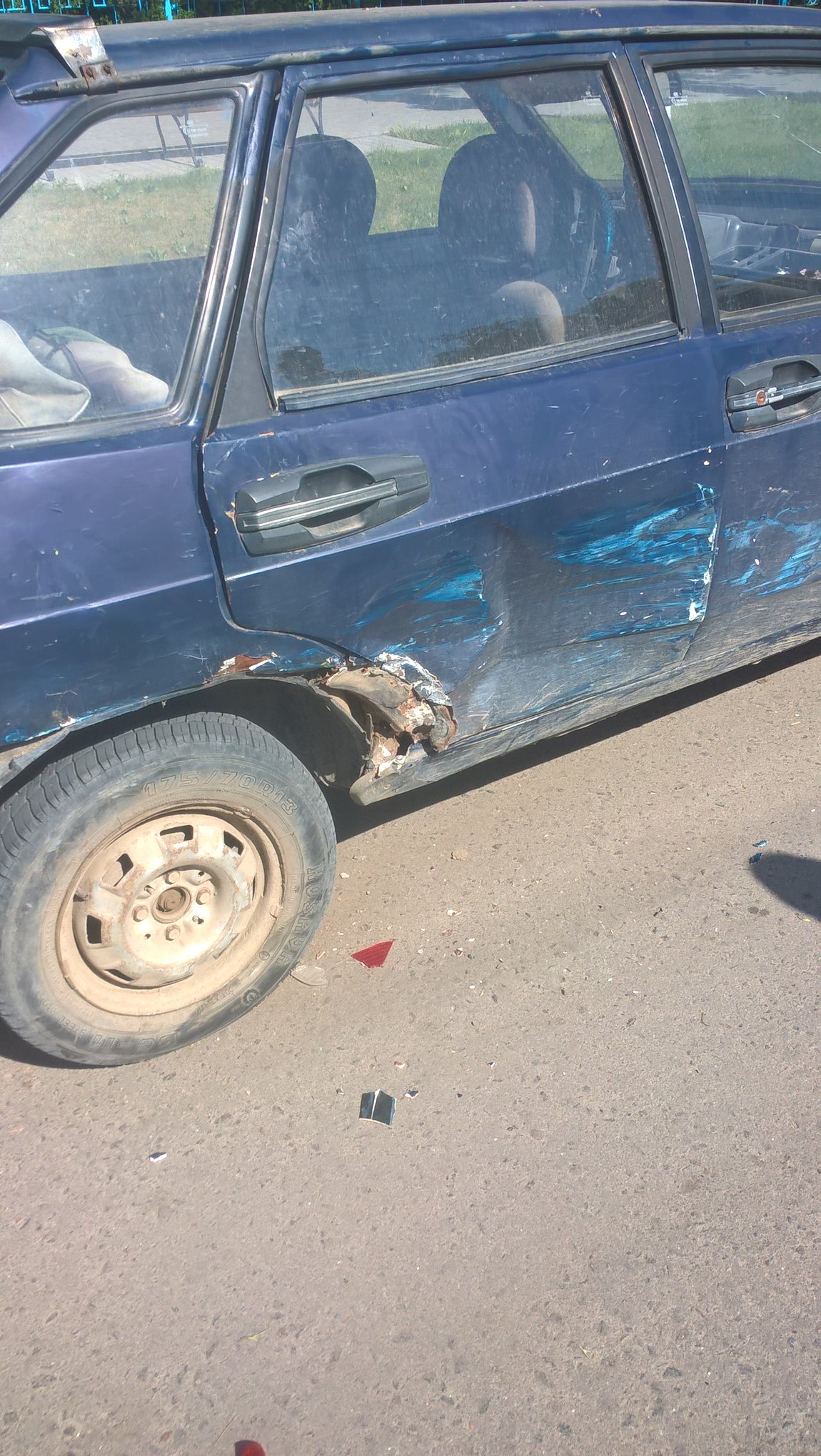 В центре Килии неизвестный ударил припаркованное авто и скрылся