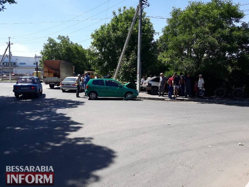Авария в Измаиле возле "Таврии В": два разбитых автомобиля, двое пострадавших