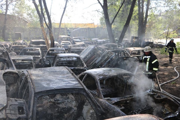 В Киеве на стоянке сгорело 54 автомобиля