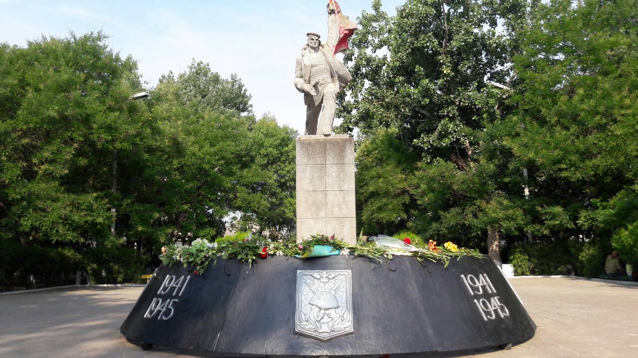 В Килии почтили память жертв Войны - у мемориала погибшим воинам произошло возложение цветов