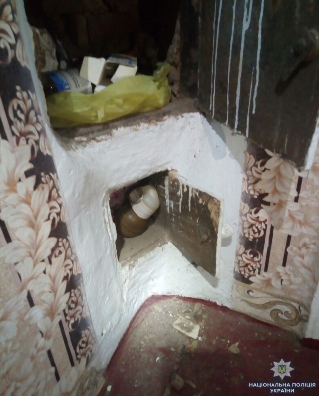 Школьница из Саратского района раздавала детям патроны: в ее доме полиция обнаружила целый арсенал