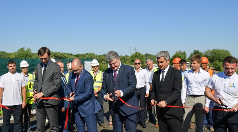 Порошенко открыл мост в Паланке и рассказал о перспективах дальнейшего ремонта трассы Одесса-Рени