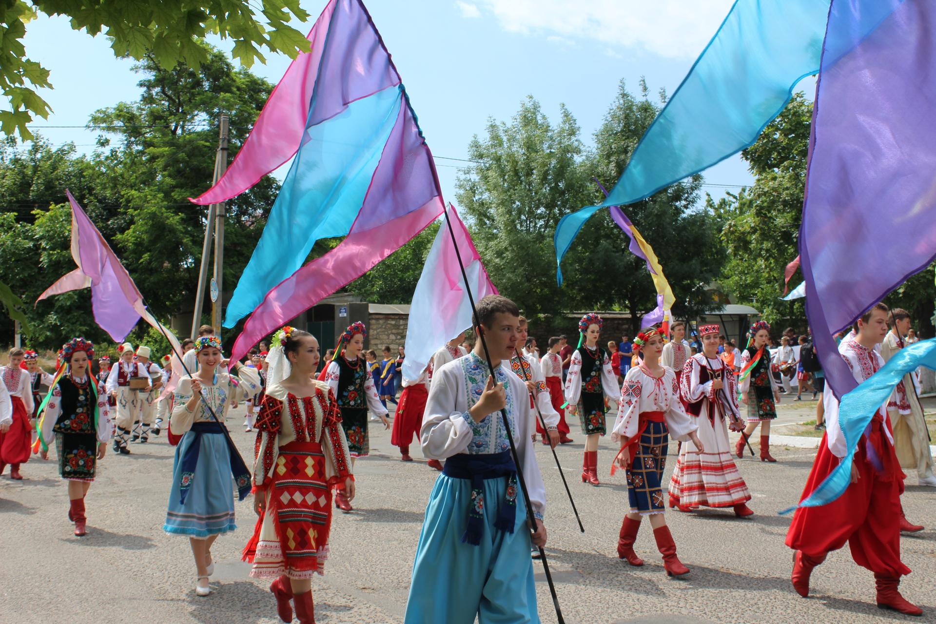 Как прошел День города в Аккермане: торт-крепость на 100 кг, костюмированный парад и свето-музыкальное шоу