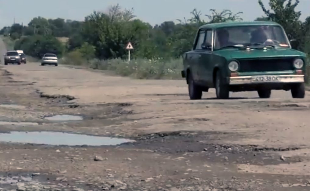 Три села Болградского района просят главу ОГА отремонтировать дорогу госзначения