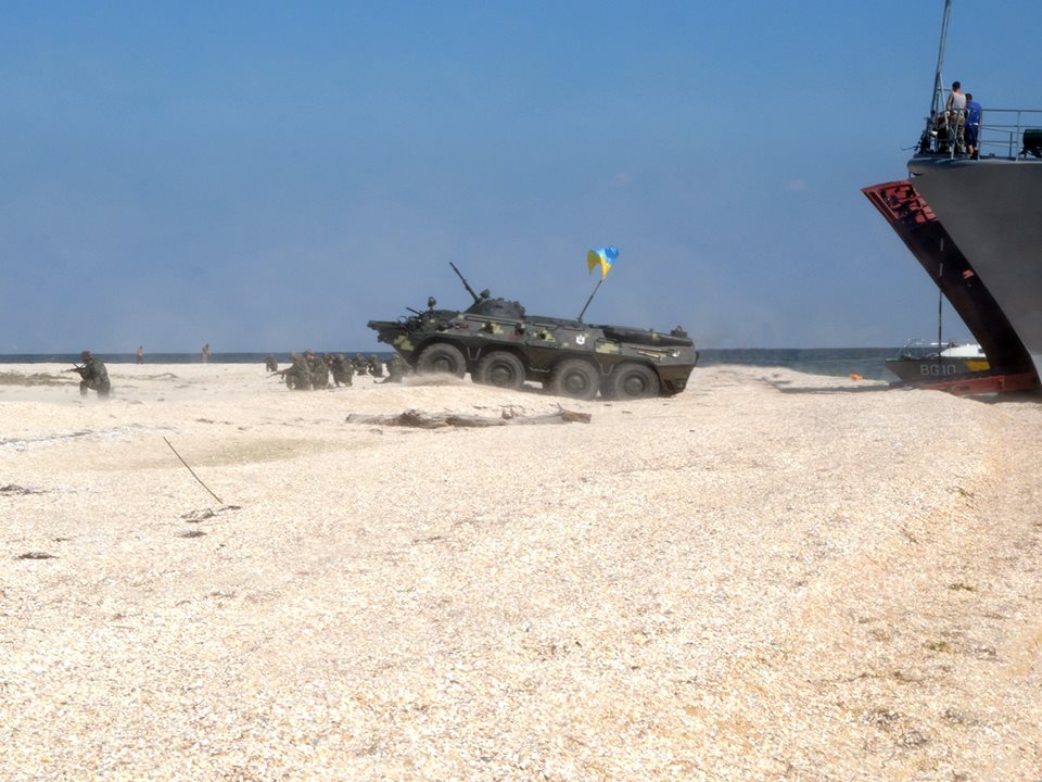 На побережье в Одесской области прошли совместные маневры украинских и молдавских десантников