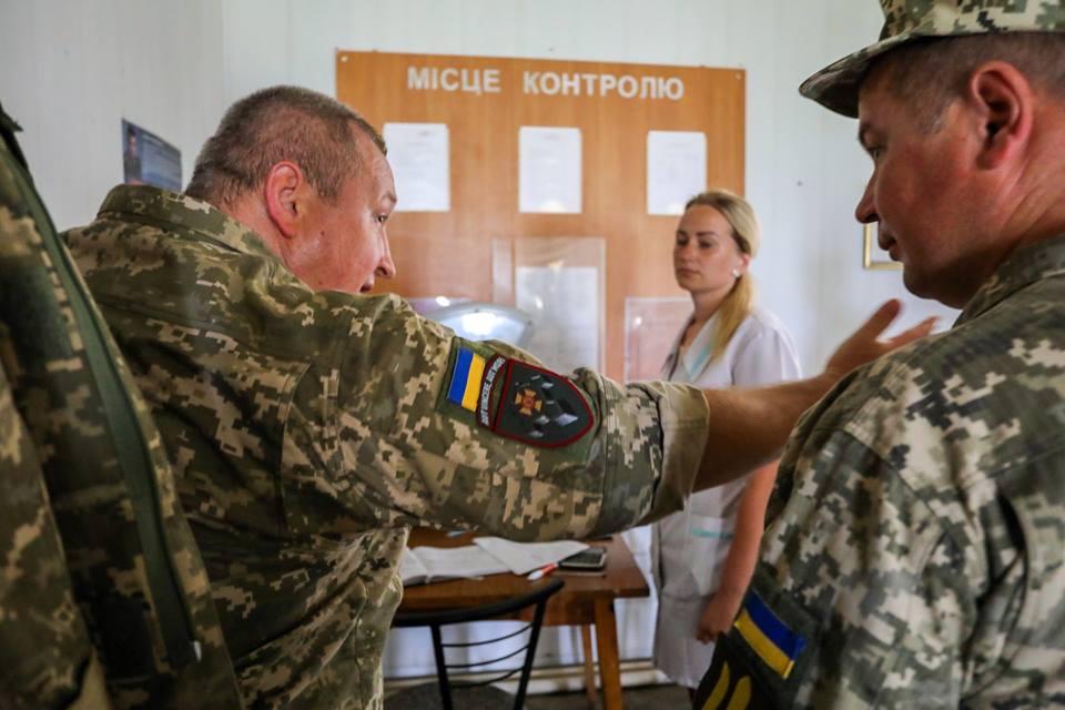 Военнослужащих в Одесской области кормят консервами без документов (фото)