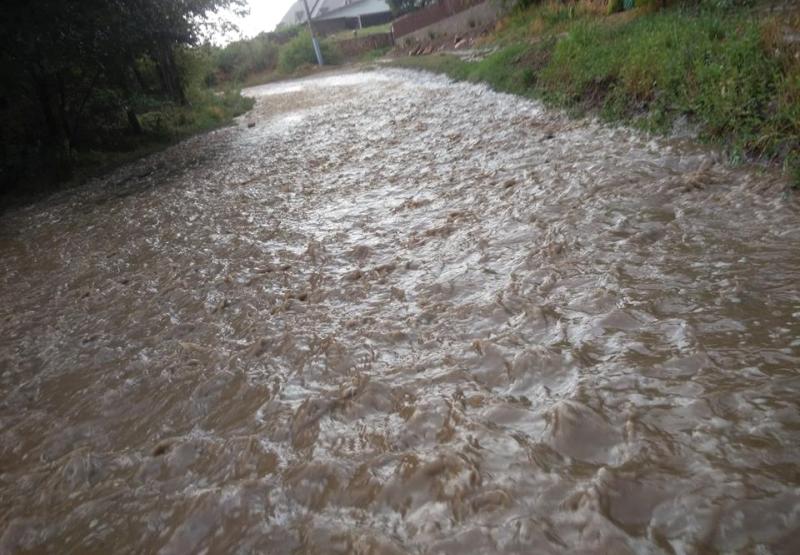 На Татарбунары обрушился сильный ливень, который за полтора часа превратил улицы в бурные реки