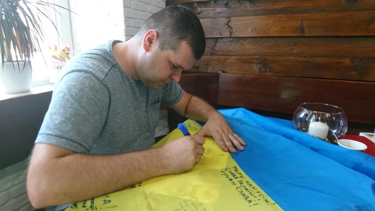 Килийские активисты присоединились к всеукраинской акции "Передай флаг в прифронтовой Торецке"