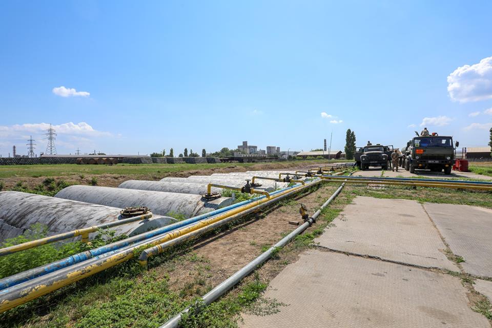 За крупную недостачу топлива на Одесском ОЦЗ ревизорам-военным предлагали 150 тыс. грн, машину и квартиру