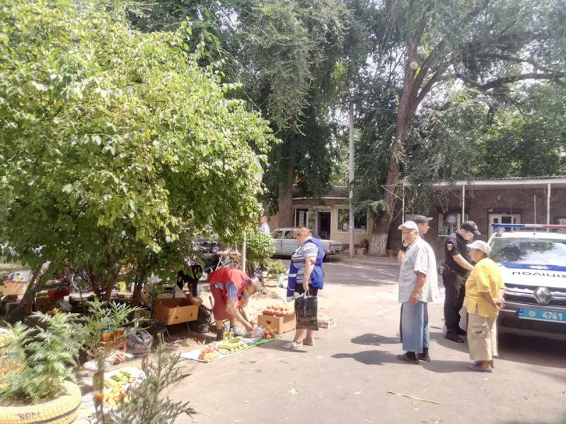 Полиция Измаила "кошмарит" бабушек-огородниц: очередной разгон стихийного рынка по Кишиневской