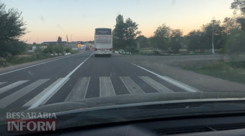 "Убийца" на дороге: на трассе Одесса-Рены автобус с пассажирами проехал ЖД переезд на запрещающий сигнал светофора