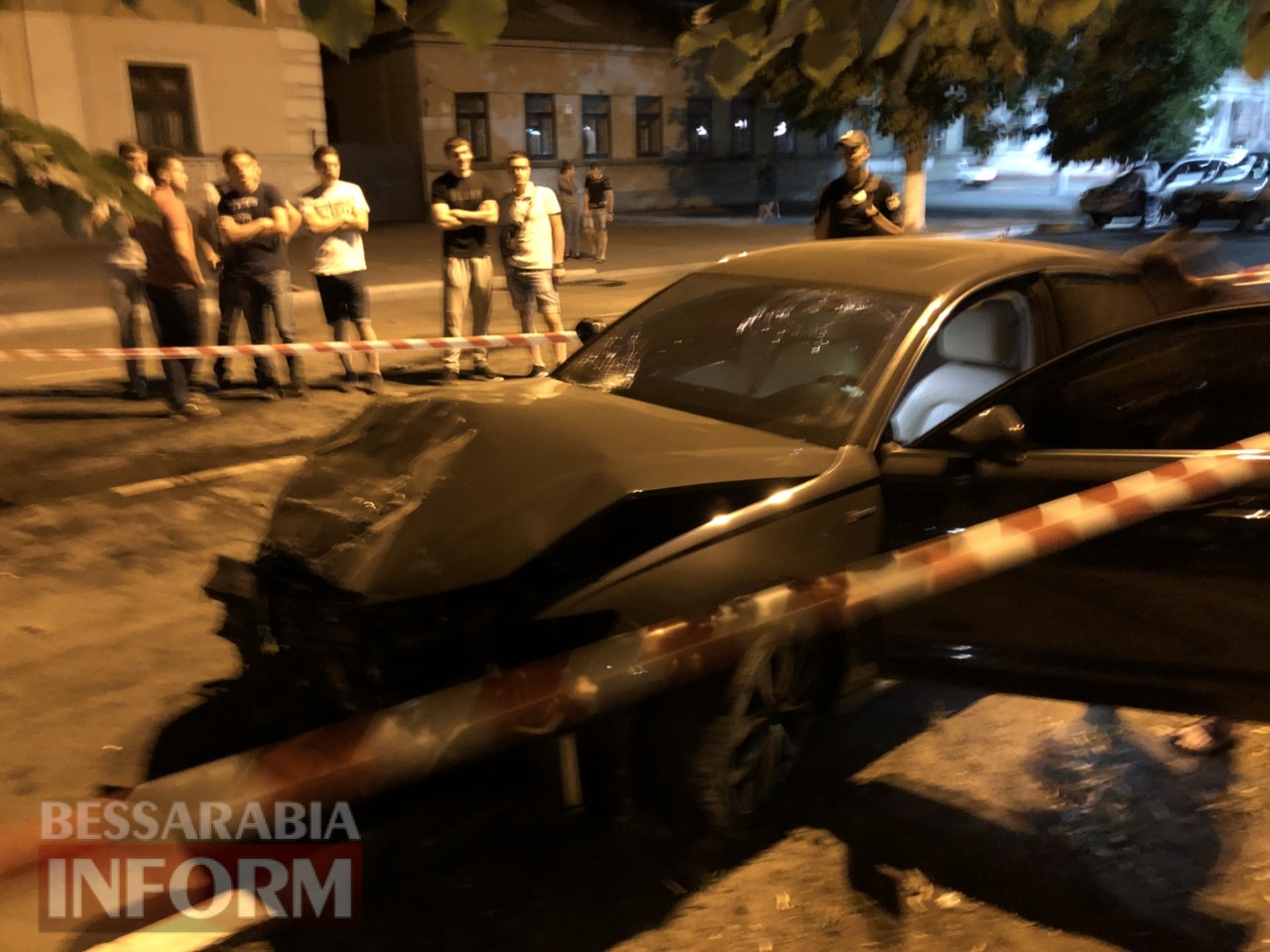 Ночное ДТП в Измаиле: на проспекте Суворова Audi на огромной скорости протаранило "копейку". Есть пострадавшие