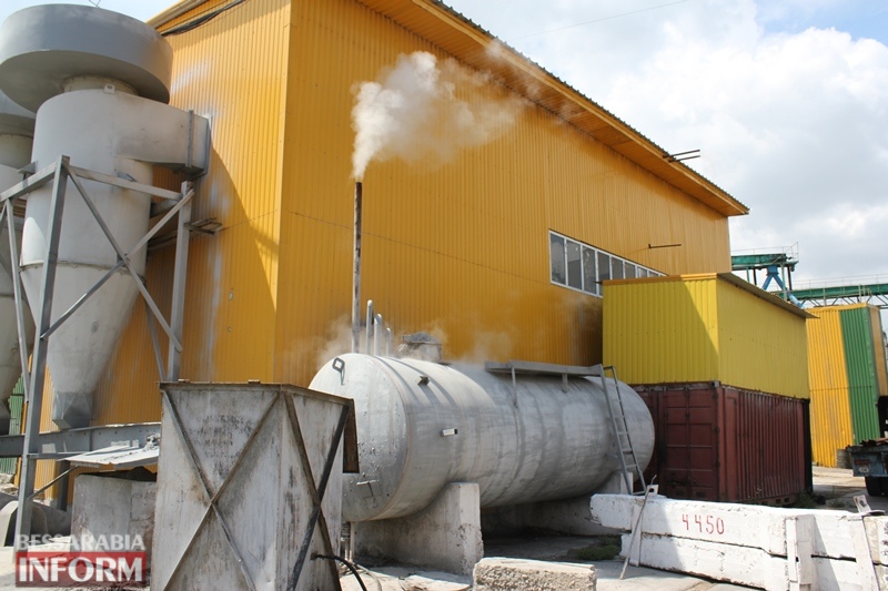 Воняет и будет вонять: руководство масложиркомбината в Измаиле уверяет, что запах с их производства безвреден