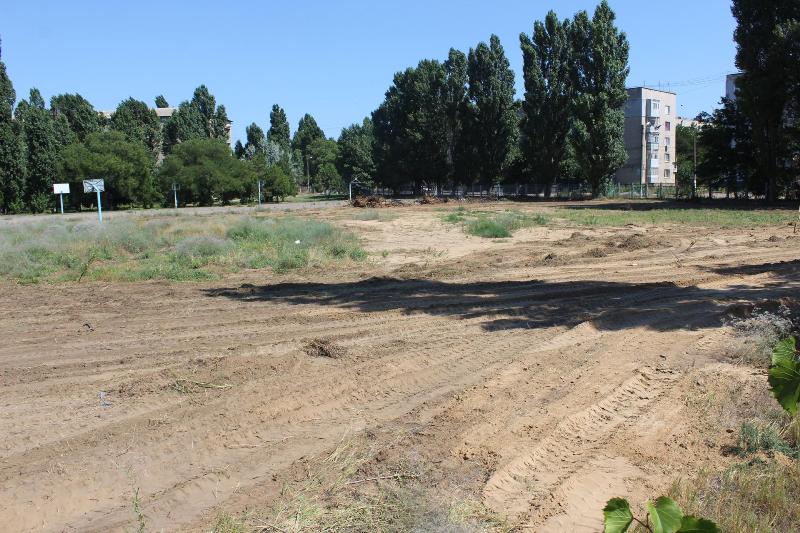 В Аккермане приступают к строительству спорткомплекса - с теннисными кортами и футбольным полем.