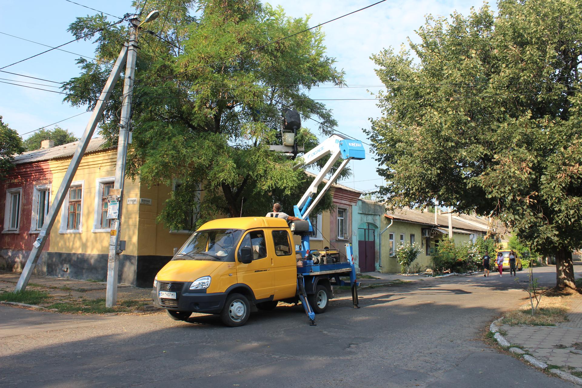 В Белгороде-Днестровском продолжается модернизация уличного освещения