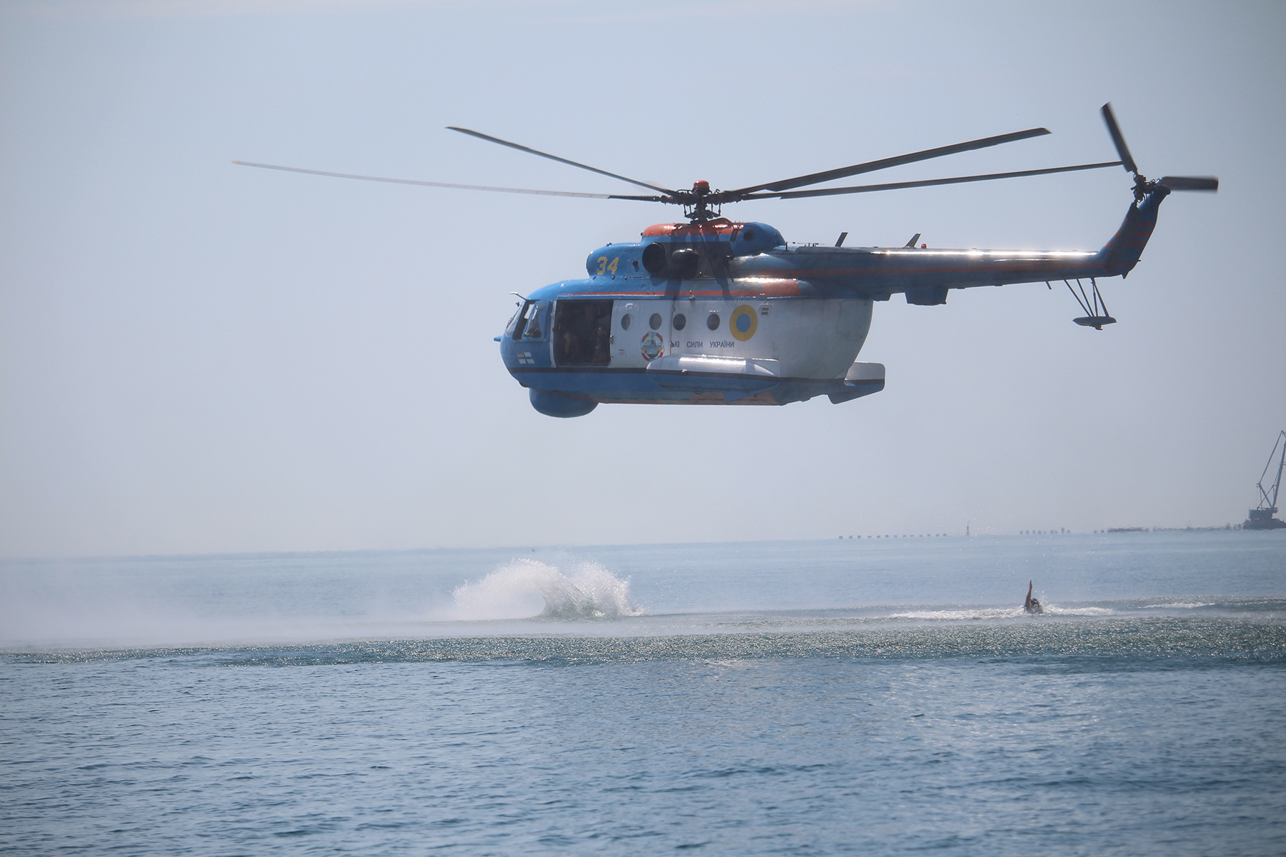 В ходе ученого «Си Бриз-2018» пограничники Одесского отряда десантировались в море без парашютов