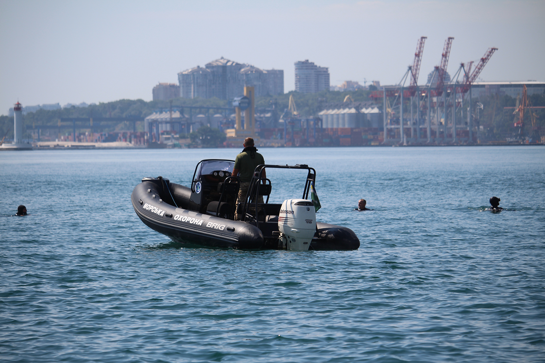 В ходе ученого «Си Бриз-2018» пограничники Одесского отряда десантировались в море без парашютов