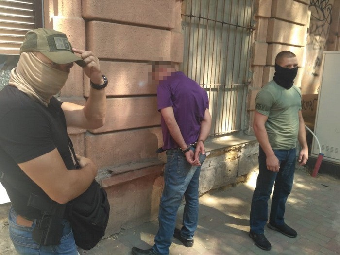 Мина, гранатометы и пластид: в Одессе «накрыли» канал сбыта оружия через Интернет (ФОТО)
