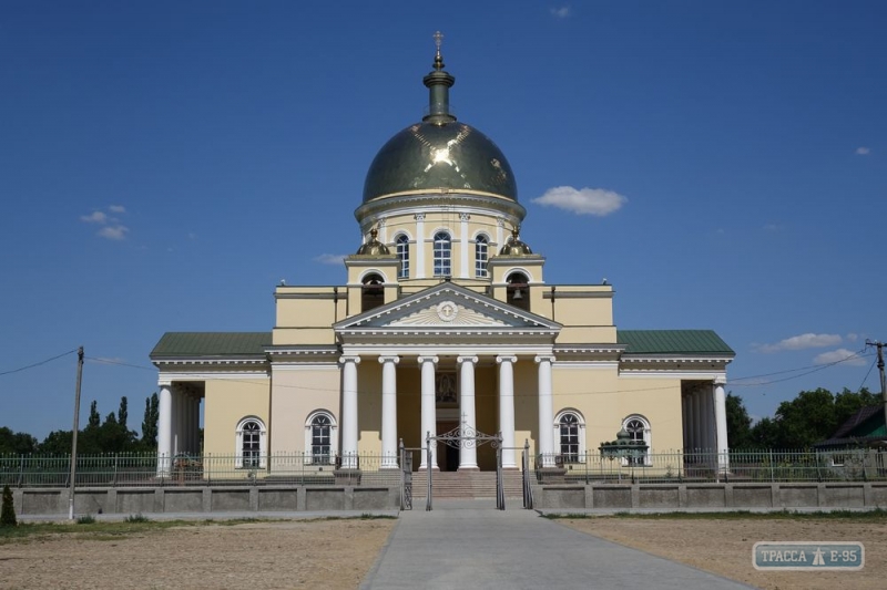 В Болграде благоустраивают территорию Спасо-Преображенского собора к 180-летию храма